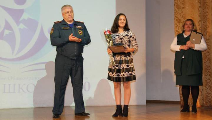На Камчатке наградили школьницу, спасшую детей при пожаре