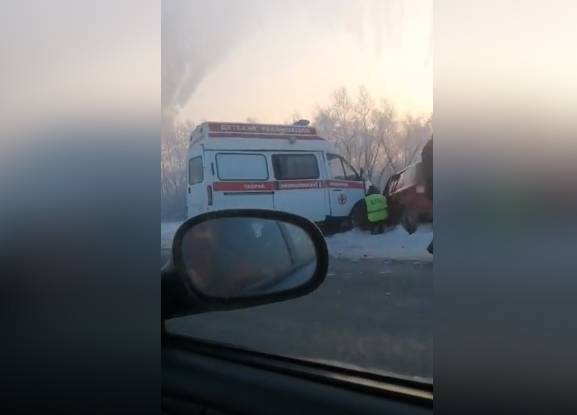 Семь человек пострадали в ДТП со скорой на кузбасской трассе