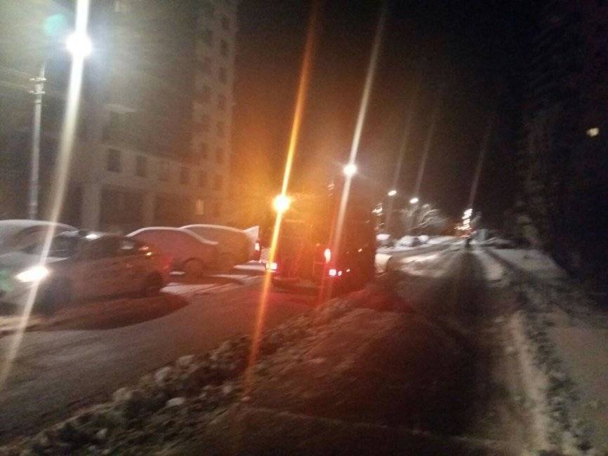 Коммунальные службы ликвидируют последствия снегопада в Сестрорецке