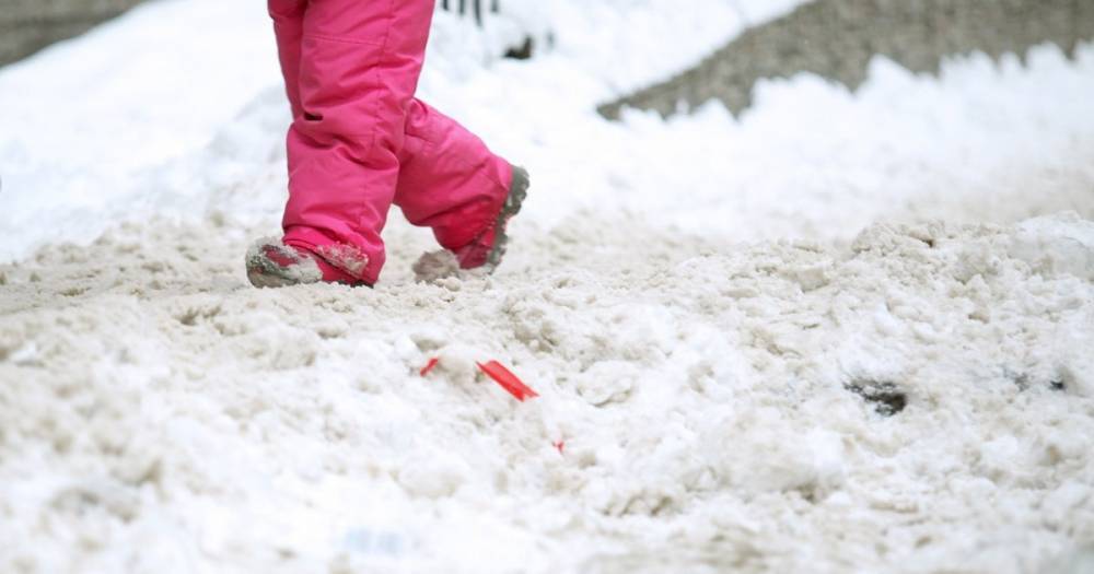 В Бурятии трехлетнего ребенка бросили на улице замерзать в 15-градусный мороз