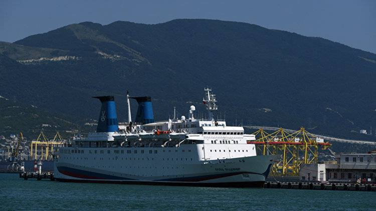 Международный круиз: лайнер "Князь Владимир" зашел в порт Сухума