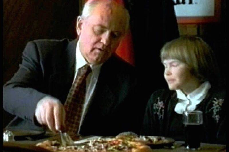 Горбачеву припомнили гонорар за американскую пиццерию