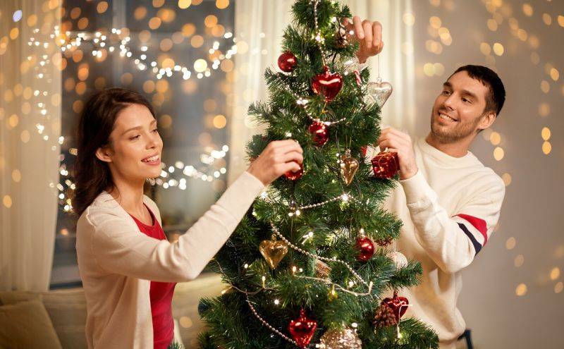 Психолог посоветовала отложить украшение елки до 31 декабря