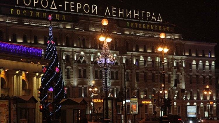 Петербургский метрополитен начал украшение станций в честь Нового года
