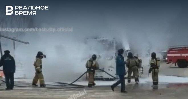 Соцсети: В Башкирии на автовокзале сгорел автобус