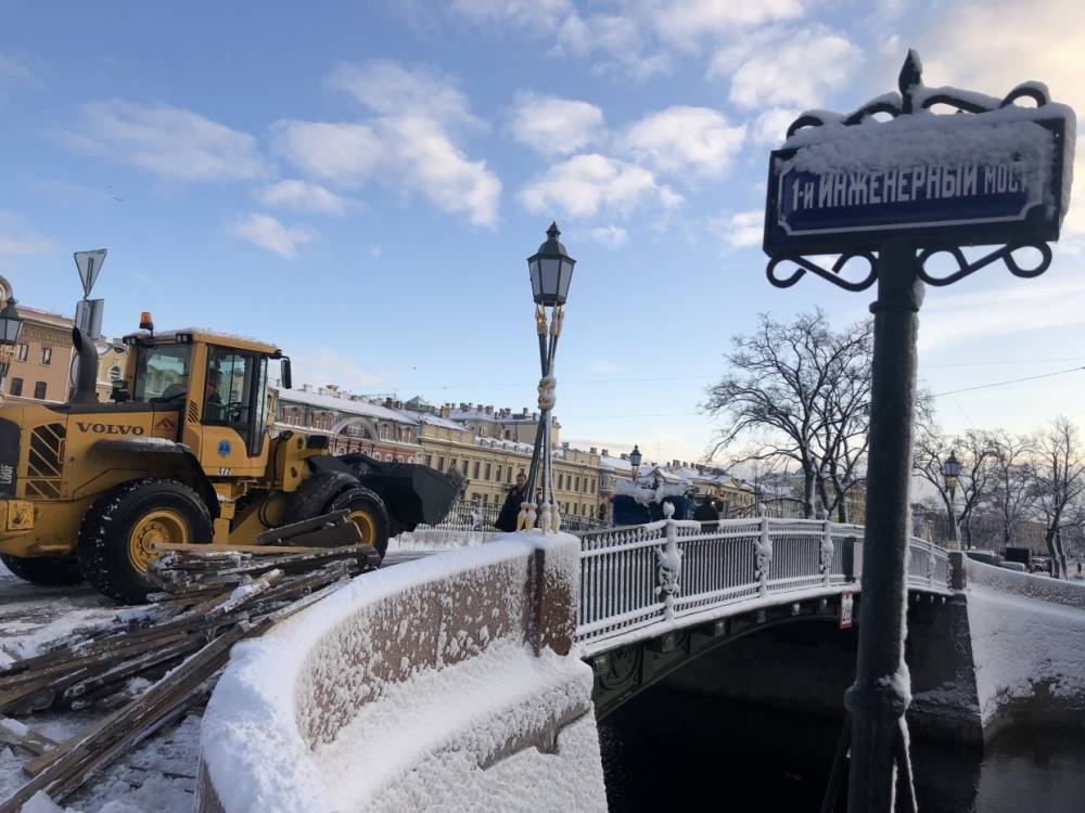 Инженерный мост торжественно открыли после ремонта в Петербурге