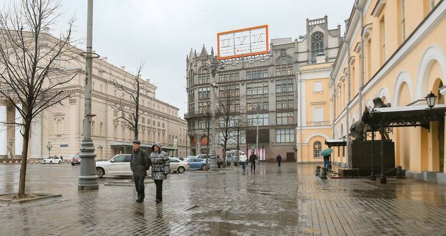 ГУМ, ЦУМ и 8 районных судов проверяют в Москве из-за угроз "минирования"