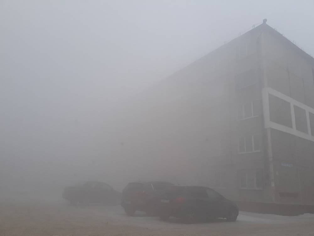 «Как в кино»: жители Кемерова делятся фотографиями смога над городом