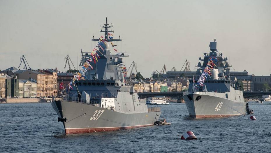 Путин потребовал в ближайшие годы нарастить боевые возможности флота