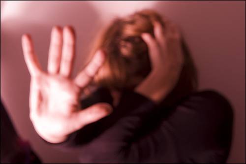 В Кузбассе подросток с приятелями совершил ограбление и изнасиловал хозяйку дома