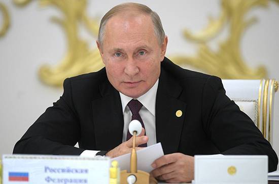 Путин призвал наращивать боевые возможности ВМФ