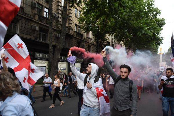 В Тбилиси объяснили, почему оппозиция перенесла протестные акции в регионы