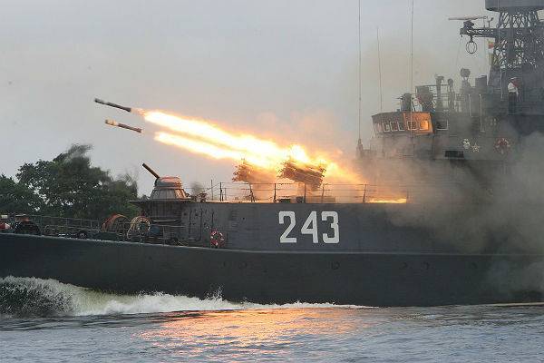 Путин потребовал нарастить боевые возможности флота