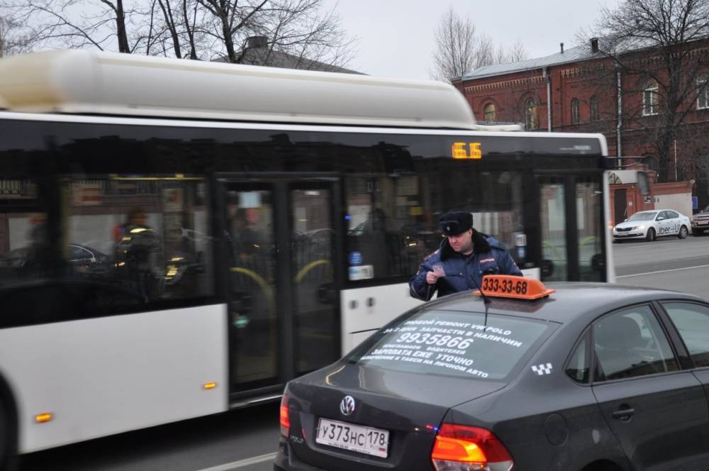 Каждый четвертый таксист в Московском районе Петербурга работает с нарушениями