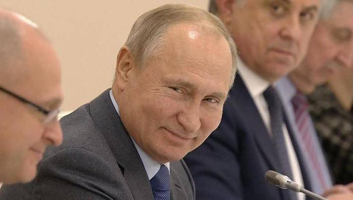 Путин одобрил установку российского софта на смартфоны
