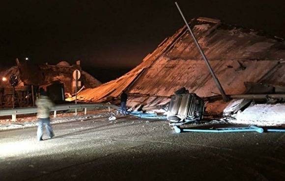 В Оренбурге рухнул автомобильный мост с машинами