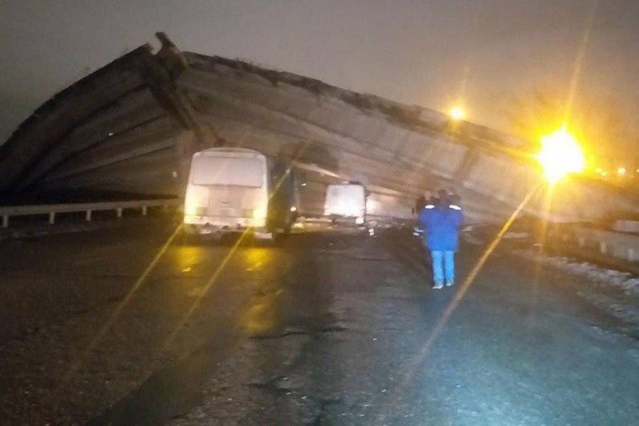 Два человека получили травмы в результате обрушения моста в Оренбурге
