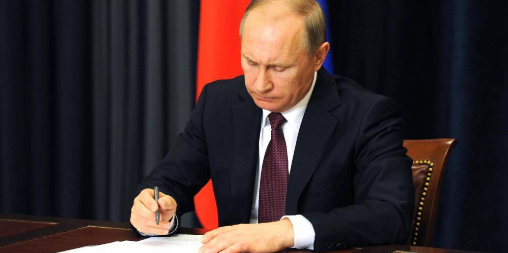 Путин подписал закон о поддержке российских IT-компаний на рынке гаджетов