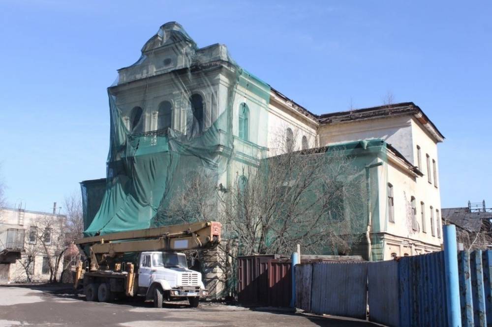 Смольный сдаст «в аренду за рубль» еще шесть исторических особняков