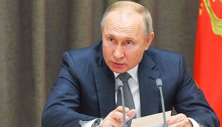 Путин заморозил индексацию довольствия для расчета военных пенсий