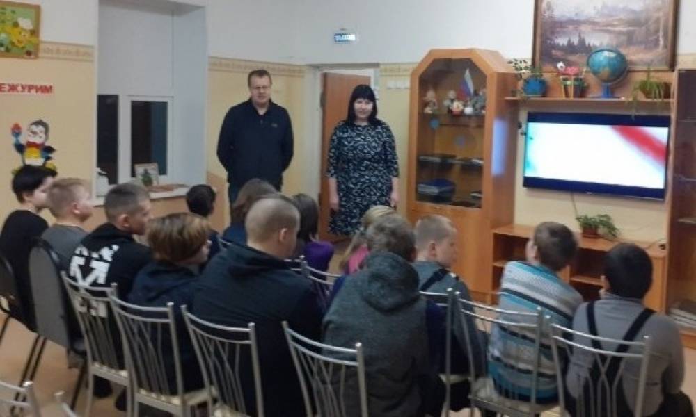 Воспитанникам отделения социальной реабилитации в Оленегорске показали доброе кино