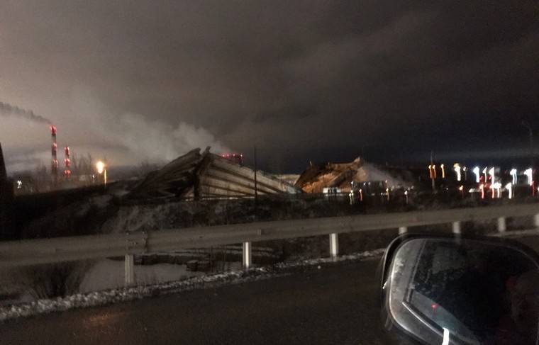 В Соцсетях появились видео обрушения моста под Оренбургом