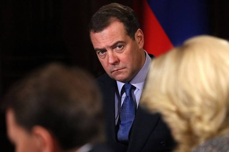 Медведев пообещал, что дороги в России станут качественнее