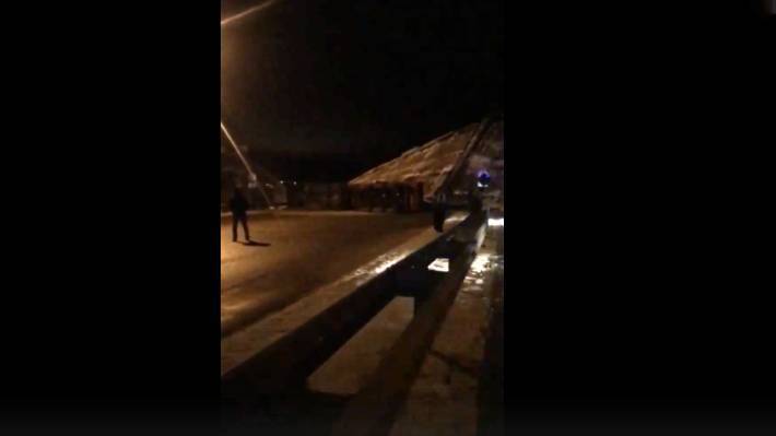 Видео с места обрушения моста в Оренбургской области появилось в Сети