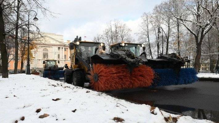 Вице-губернатор оценил первые два дня зимней уборки Петербурга