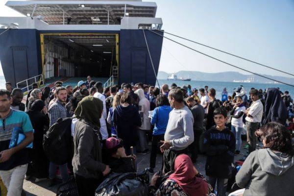 Греки против мигрантов: кто не даёт Афинам остановить нелегалов