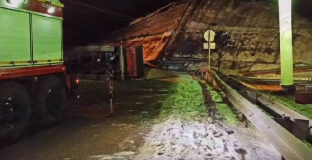 Последствия обрушения моста в Оренбурге попали на видео