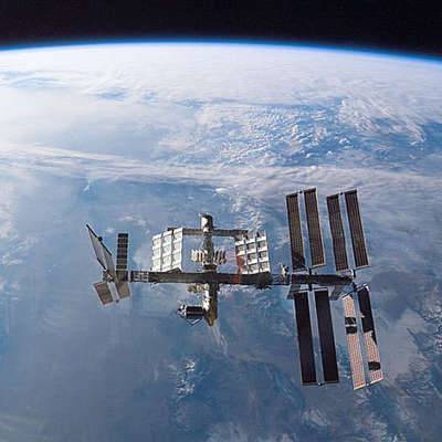 Астронавты завершили многочасовой выход в открытый космос