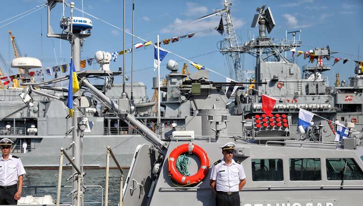 Флот Украины получит командор-адмиралов, а армия лишится генерал-полковников