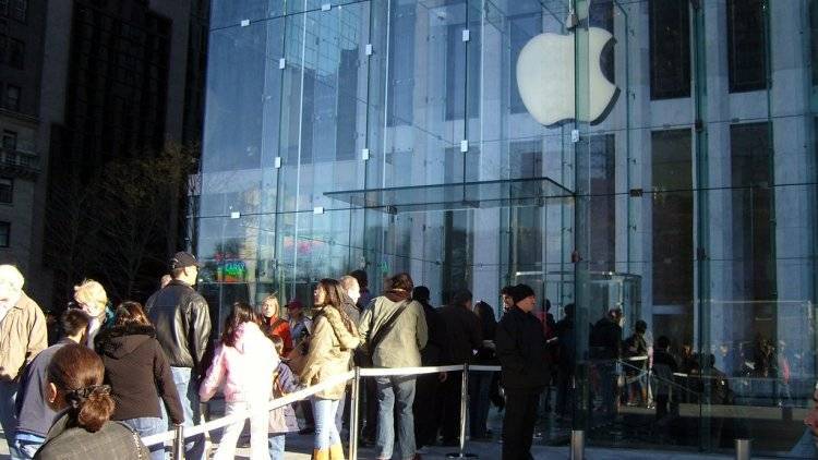Компания Apple сохранила за собой лидирующую позицию на рынке смартфонов
