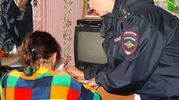 В России полиция просит разрешить стражам порядка изымать детей из семьи