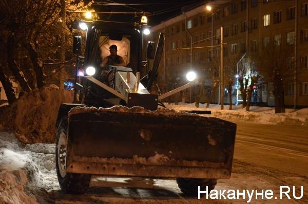 Расчистка дорог в Перми идет круглосуточно, количество техники увеличено: снег будет валить два дня