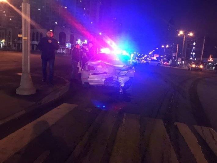 Пьяная женщина на Volkswagen влетела в машину ДПС в Петербурге