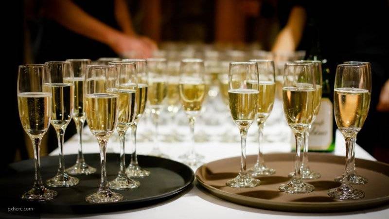 Роскачество составило рейтинг игристых вин российских виноделов до тысячи рублей