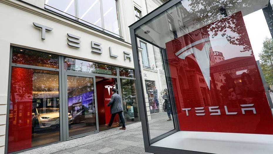 Цена акций Tesla впервые пробила отметку $400