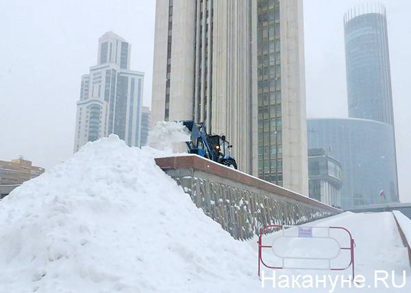Таксисты Екатеринбурга сильно подняли цены в связи со снегопадами