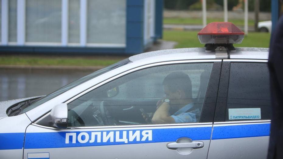В Петербурге грабители сбили полицейского и скрылись