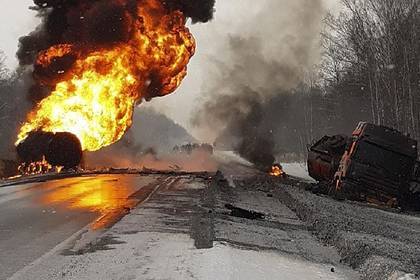 Россиянин сгорел в аварии c двумя бензовозами