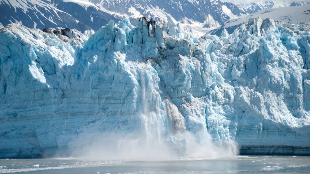 Американские исследователи сняли уходящий под воду ледник в Сибири
