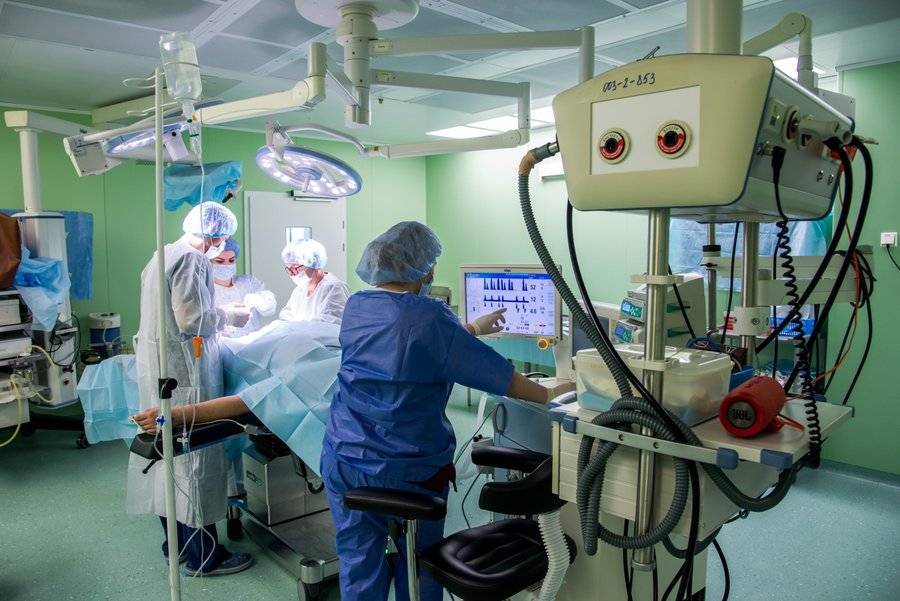 В Москве врачи провели мужчине эпиляцию гортани