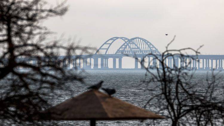 Минтранс рекомендует судам не проходить под Крымским мостом четыре дня