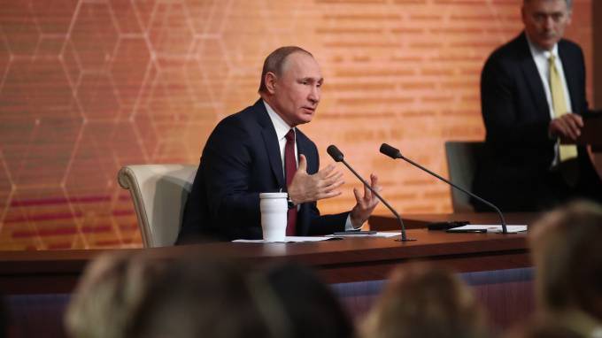 Эксперты назвали проблемы форматов "Прямой линии с Путиным" и "Большой пресс-конференции"