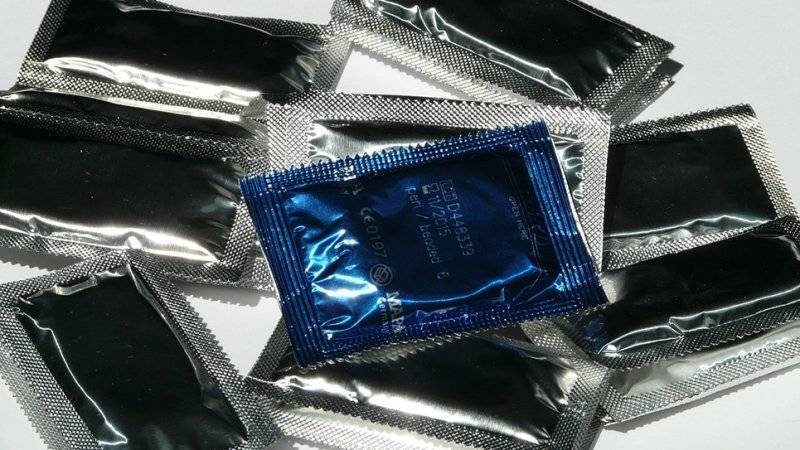 Российские эксперты отметили рост продаж презервативов перед новогодними праздниками