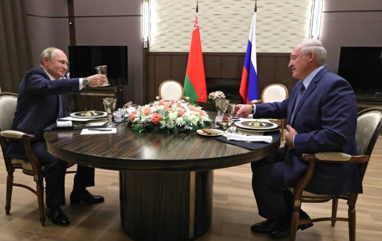 Путин и Лукашенко начали переговоры в президентской библиотеке в Петербурге