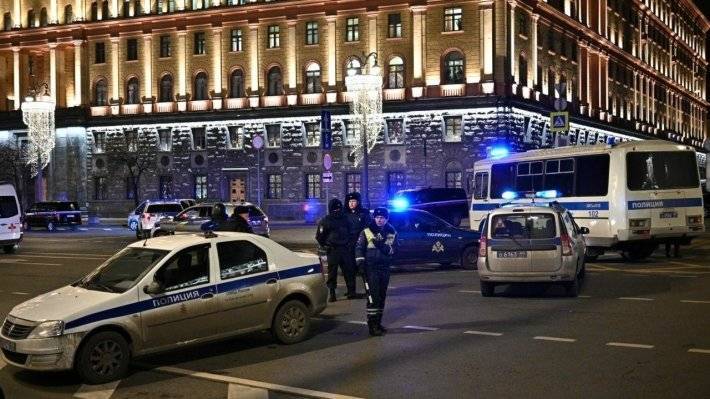 Названы подробности стрельбы у здания ФСБ в Москве