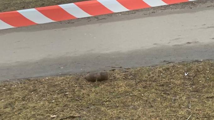 В Калининском районе перекрыли улицу из-за снаряда военных лет